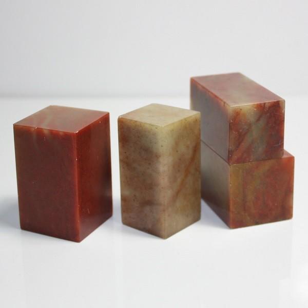 ■サイズ：3.0×3.0×5.0cm　■材質：寿山石　■数量：１個