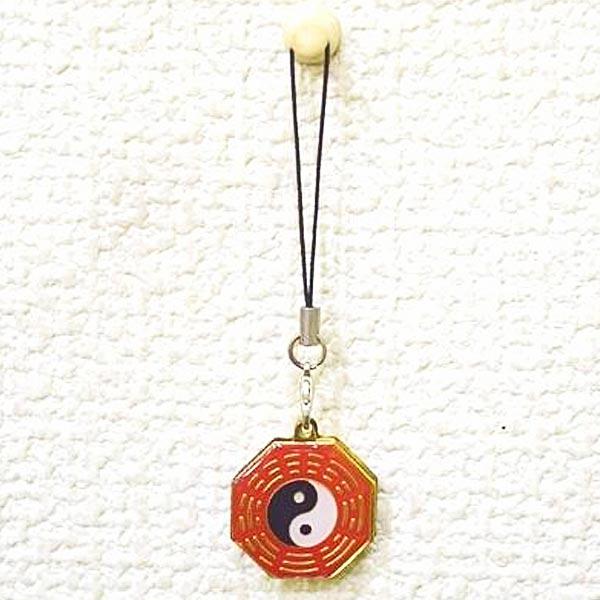 メール便OK】 八卦 陰陽 ストラップ メッキ 平安出入 赤 魔除け : 横浜
