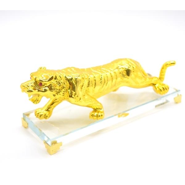 寅 虎 とら 樹脂製置物 ガラス台座 金色 9cm : 横浜中華街龍