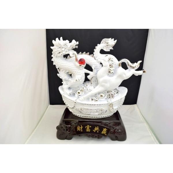 龍 黒 樹脂製置物 台座付き 如意宝珠 22cm