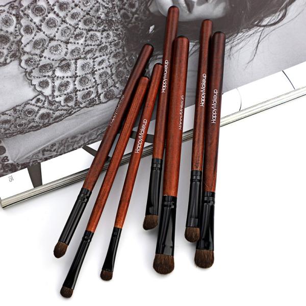 アイメイクブラシ7本セットサイズ：約16〜17cm毛部分：馬毛柄部分：木製柔らかくて滑らかな馬毛の筆先、木製の柄高級感のあるアイメイクブラシセットです。※配送は普通郵便にてお届け先ポストへの投函となります。 尚、追跡番号はございませんのでご...