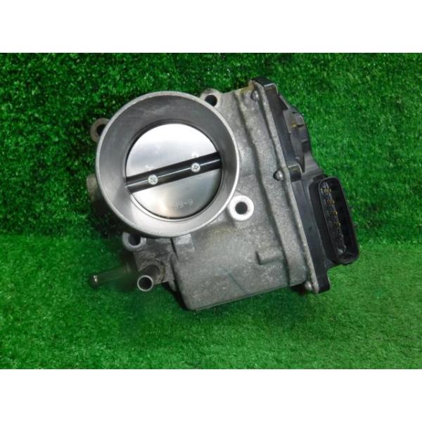 ヴォクシー DBA-ZRR70W スロットルボディ 3ZR-FE 22030-37010 : パーツ