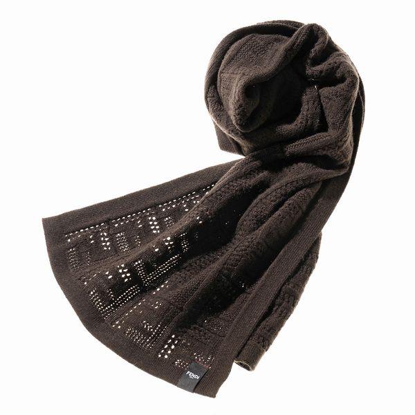 正規品 FENDI フロントロゴウールニットマフラー 美品 フェンディ　本物 FENDIのフリマアイテム一覧