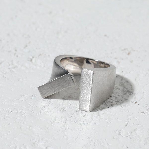 TOM WOOD TOMWOOD トムウッド リング レディース Tilt Ring TOM WOOD TOMWOOD トムウッド リング レディース Tilt Ring