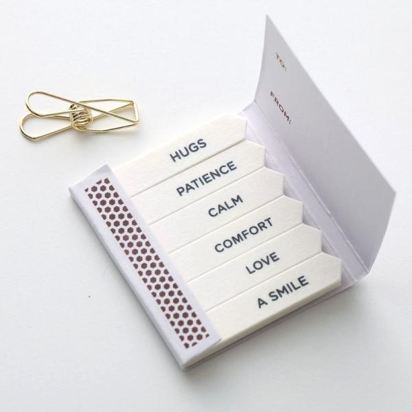 ANYA HINDMARCH アニヤハインドマーチ ペーパーインセンス Cedarwood and Patchouli 198837 レディース フレグランス クリップ付き アロマ 紙 お香 WHITE /【2026年春夏新作】【outlet】