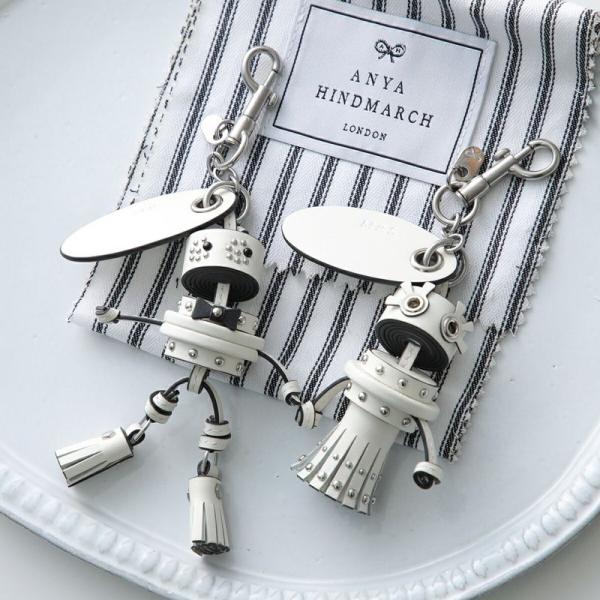 ANYA HINDMARCH（アニヤ・ハインドマーチ） キーホルダー Charm Groom