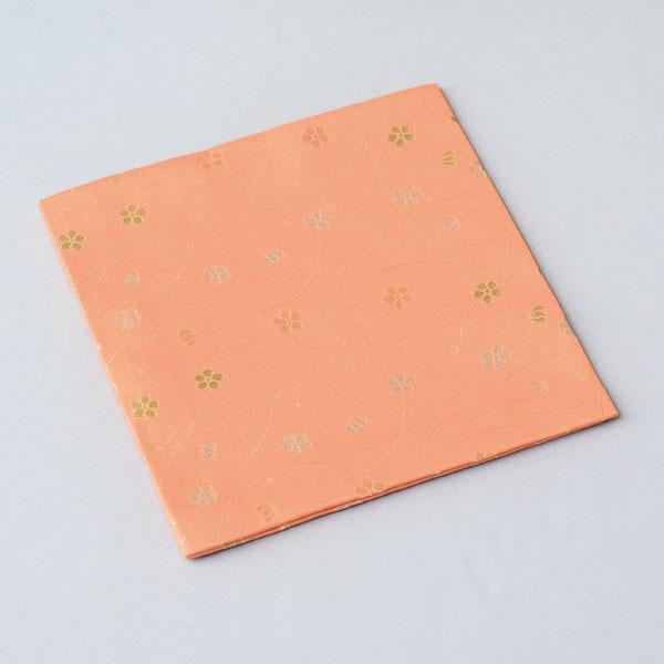 包装：化粧箱産地：国産材質：正絹サイズ：16.0cm×15.4cm文　様：小花文裂　地：錦お稽古向きの正絹古帛紗(古袱紗・こぶくさ)です。写真は、向かって右側がわさになるようにして両面撮影しております。【ご注意事項】※商品写真は可能な限り実...