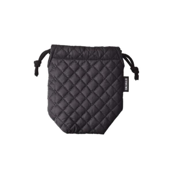 28〜135mmズームまたは100mmマクロ用サイズ：140X100mm大切なレンズをキルティングで守る。大口径の花形フードも一緒に収納できるサイズからストロボなどのアクセサリー入れとしてもおすすめのS/M/Lの３サイズがございます。