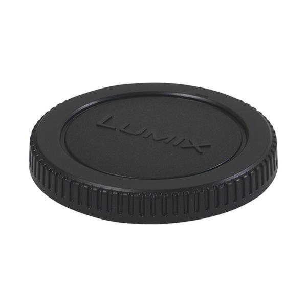 パナソニック純正アクセサリー脱着がスムーズなマイクロフォーサーズレンズ用の純正レンズリアキャップ 。