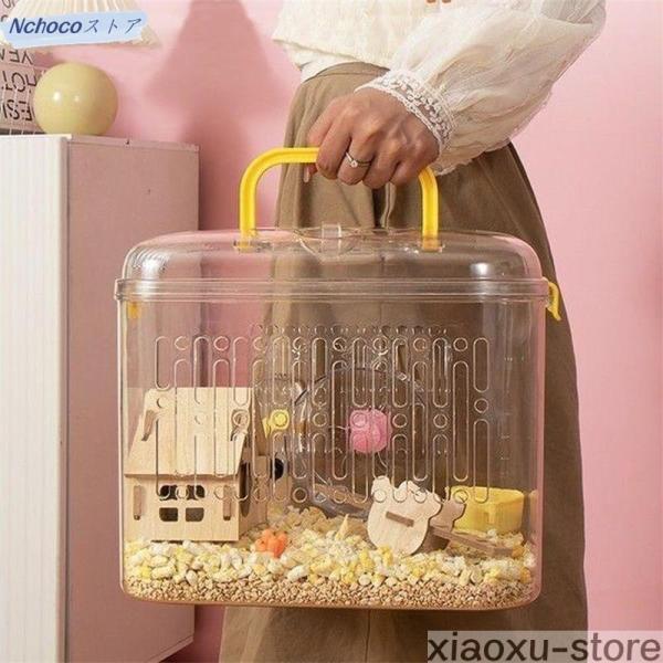 対象：ハムスター、ハリネズミ、リス、フクロモモンガ、モルモット、デグー、セキセイインコ、小鳥などの小動物 小鳥・小動物と一緒にお出かけや病院への通院に便利なキャリー。給水器、 餌入れと回し車もついているので、帰省・ケージ掃除の時などにお使い...