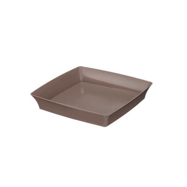 プラスチックの特徴を活かした高級感のある光沢仕上げ。シックで落ち着きのあるインテリアや、ダーク色の観葉植物によく合います。スタイリッシュなスクエアデザイン。グラシアポットに合わせて、植物を室内に取り込むのに最適です。サイズ：幅13.7cm×...