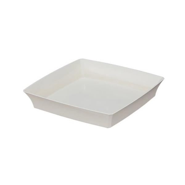 プラスチックの特徴を活かした高級感のある光沢仕上げ。シックで落ち着きのあるインテリアや、ダーク色の観葉植物によく合います。スタイリッシュなスクエアデザイン。グラシアポットに合わせて、植物を室内に取り込むのに最適です。サイズ：幅18.2cm×...