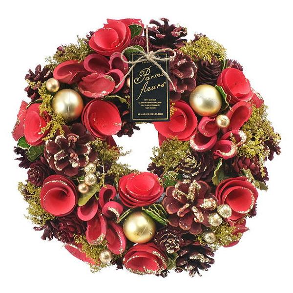 クリスマスといえばこの色！毎年大人気のクリスマス定番リースです。深い赤色を基調に、キラキラ輝く木の実やパーツを使用しました。商品全体に付いたラメが楽しいクリスマスを盛り上げてくれます♪玄関やお部屋、店舗内に飾ればとても華やかで素敵な空間に。...