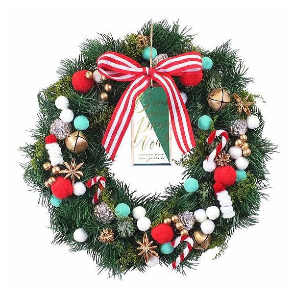 クリスマスのモチーフをかたどった、モールパーツをたっぷり使用した、あたたかく手作り感のある可愛いリースです。飾るだけで、玄関やお部屋が一気にクリスマスムードに♪リース上部には麻紐が付いていますので、すぐに飾れます。早いうちから飾って大いに楽...