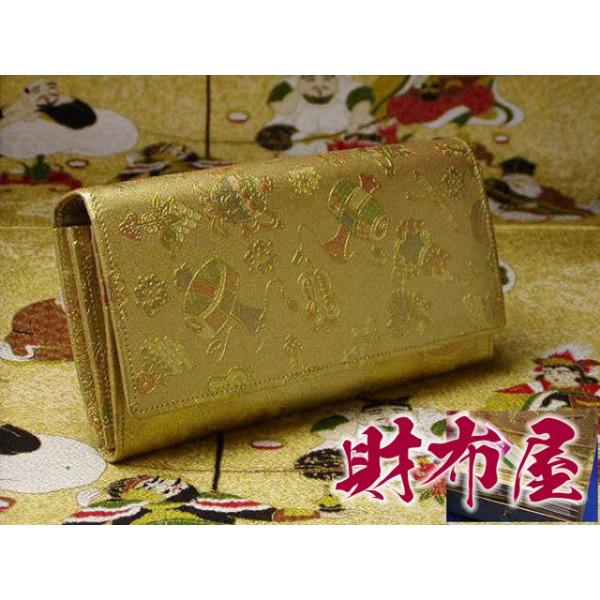 ■形状に付いて多機能財布この形は通帳が入る大きさになっています。カード入れスペースは前に７カ所かぶせを開けて３カ所あります。前の４カ所の前にはフリースペースのカード入れがあり、急いでいるときは、一時的にそのスペースにカードを収納することがで...