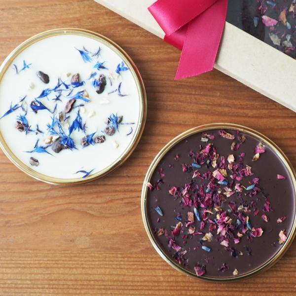 ■商品名フラワーチョコレート（2種×各1個）■名称チョコレート菓子■内容量40g × 2個■原材料名【ダークチョコレート】砂糖（日本製造）、ココアバター、カカオマス、乳化剤、香料（原材料の一部に乳成分・大豆を含む）、カカオニブ、生姜チップ、...