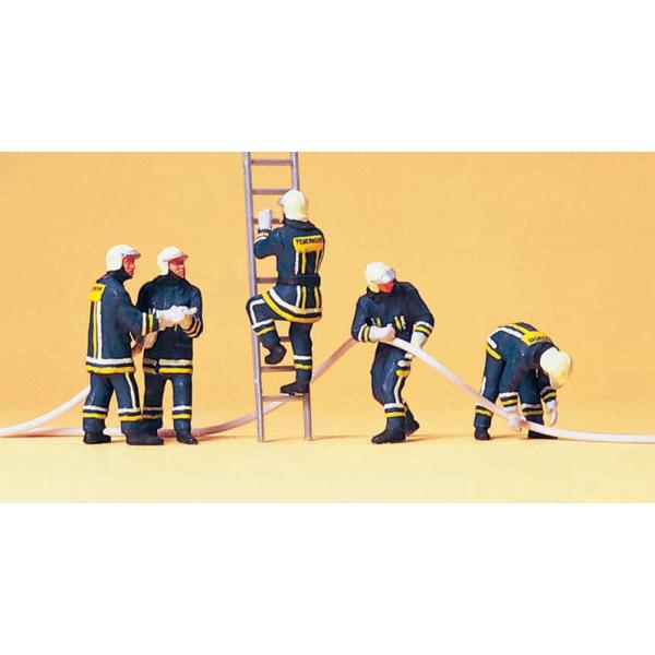 消火活動中の消防隊員 ：プライザー 塗装済完成品 HO(1/87) 10485