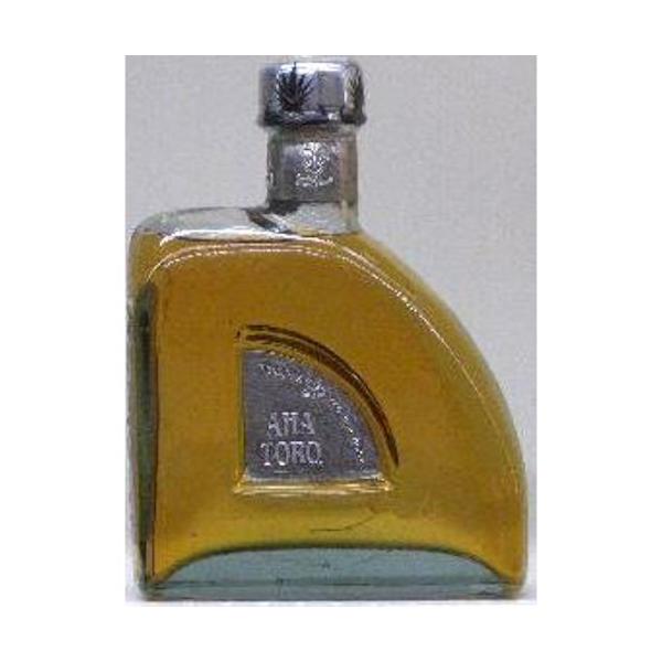 熟成もバーボンの樽でを使用しています。しっかりした味わいでなめらかな舌触り、生き生きしたアガーヴェの香りのするテキーラです。