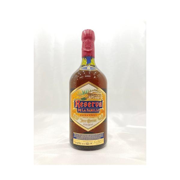 クエルボ社の創業２００周年を記念して発売。かつてはクエルボ家の人々が楽しむために作られていた特別なテキーラです。クエルボ社の自社畑から厳選されたアガヴェを１００％使用。アメリカンオーク樽、フレンチオーク樽で蒸溜所の地下倉庫で最低３年以上熟成...