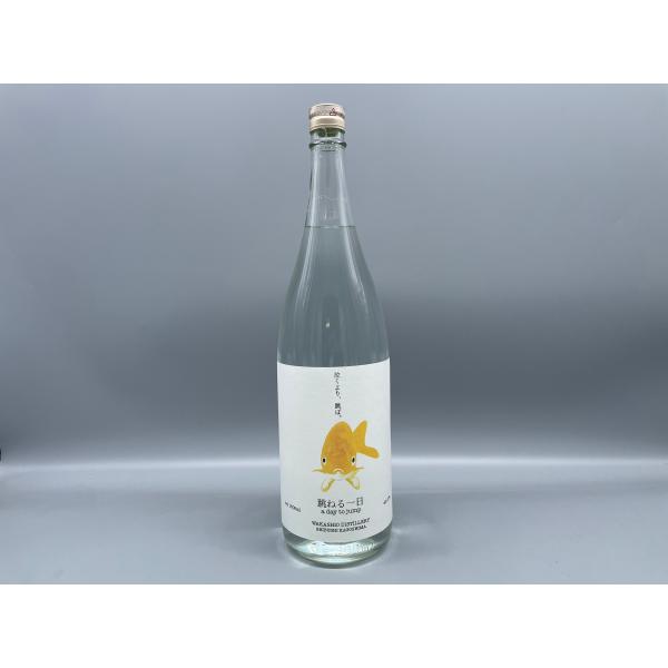 「困難な時にはあれこれ考えず、とにかく行動してみよう」という意味の鹿児島弁「泣こかい跳ぼかい、泣くよかひっ跳べ」からインスピレーションを得て作られたお酒。芋焼酎と麦焼酎に、ゆずの皮と果汁で香りづけした心が跳ねる1本です。品目：スピリッツ原材...