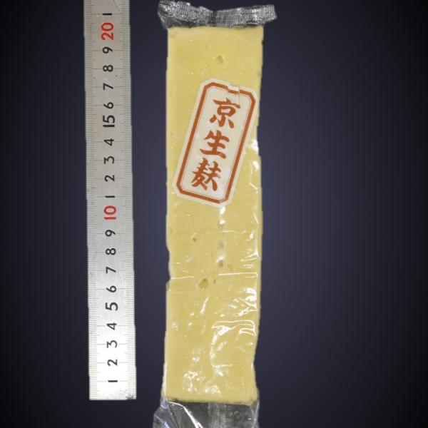 《商品説明》栗の甘露煮のダイスカットを、京なま麩に練り込んでいます。程良い甘さと、秋の風味豊かな商品です。煮物、田楽、鍋ものなどにご使用ください。ザラメを乗せて、ちょっと焼いてみてください。1本サイズはL20ｘＷ4ｘＨ2cm、230ｇです。...