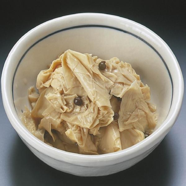 《商品説明》ゆばの香りと山椒の風味が生きた逸品です。薄味で味付けしてますので、湯葉（大豆）の風味、食感をお楽しみいただけます。1袋は1kgです。1ケースは10袋です。《生（原）産地》日本《加工地》日本《保存方法》冷凍《賞味期限》製造から36...