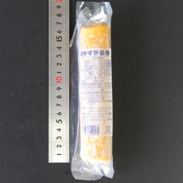 《商品説明》御節を彩る華やかな伊達巻。この伊達巻にすりおろしのゆずを加え、ふくよかな甘みとさわやかな風味が加わりました。解凍後、カットしてお召し上がりください。1本サイズは直径3.5cmX長さ16cm、130ｇです。1ケースは50本です。《...