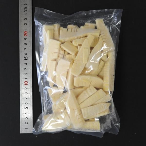 《商品説明》冷凍の穂付筍を使い易くカットしてあります。冷凍筍は、「水煮に比べて歯応え抜群で良い香りがする」と料理人さんの間で話題で、口伝えで広めて頂いています。《生（原）産地》中国《加工地》中国《保存方法》冷凍《賞味期限》《解凍方法》自然解...