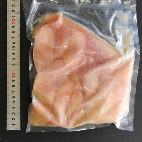 《商品説明》石川・北海道など国産天然マフグの白子になります。焼き物、鍋料理、煮物や白子豆腐の材料などにご使用ください。一腹80〜100ｇです。1袋は500ｇです。1ケースに20袋入ってます。ロット限定のご案内になります。売り切れの際はご容赦...