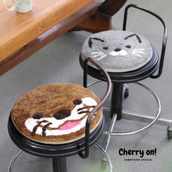 座るのがもったいないぐらいかわいアニマルデザイン！でも、お尻に優しいチェアパッド。可愛いアニマルたちの円形チェアパッドです。お尻に敷いちゃうのもちょっぴり気が引けちゃうけど、優しい表情でお尻を守ってくれます。お家の中の椅子やベンチだけでなく...