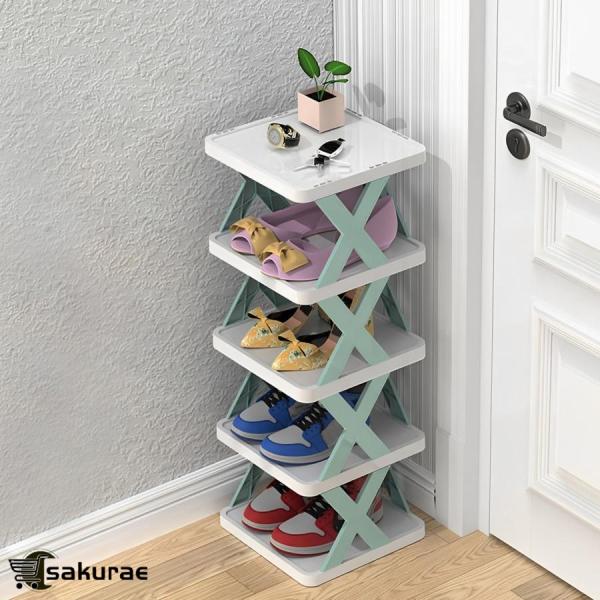 【スリム・省スペース】この縦長なシューズラックは専門に狭い場所に対応したの設計です。「サイズ：24*26*67cm」玄関、寝室、バスルーム、デパートの僅かな隙間などの場所に置くことができ、部屋をすっきり見せます。【大容量・積み重ね可能】5段...