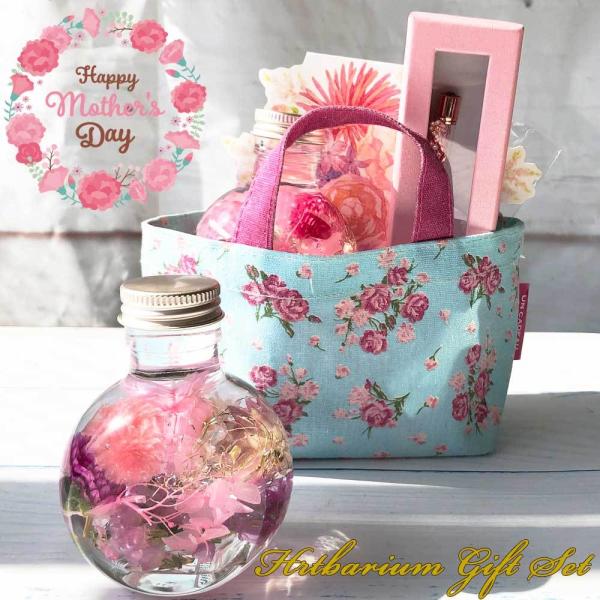 退職される方へのプレゼントや、ちょっとした手土産・プチギフトとしてなど、もらったらうれしいアイテムをセットにしたギフトセットです。【紅茶ギフトセット-Pink-】・ハーバリウム（ピンク系ボトル）１本・フラワーボールペン（ピンク）１本【専用ギ...