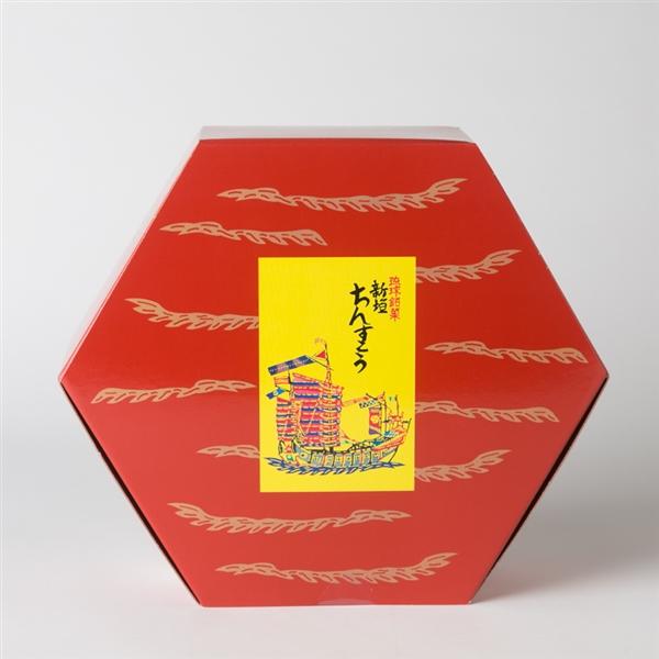 沖縄県民にも大人気のちんすこうが登場！■原材料名 ： 小麦粉、砂糖、ラード、黒糖、チョコレート加工油脂、紫芋粉末、ごま、食塩、紅芋ペースト、膨張剤、着色料（ラック）、（原材料の一部に乳・大豆を含む）■内容量：48袋■1個の重さ：420ｇ■賞...