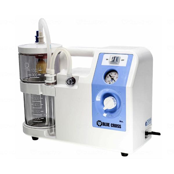 ●サイズ／幅32.9×奥行12.2×高さ23.5cm●重量／2.4kg●特徴／・大容量の1000mLボトル、介護用・病棟用に最適・本体内部に新型ポンプ搭載（排気流量25L/分）