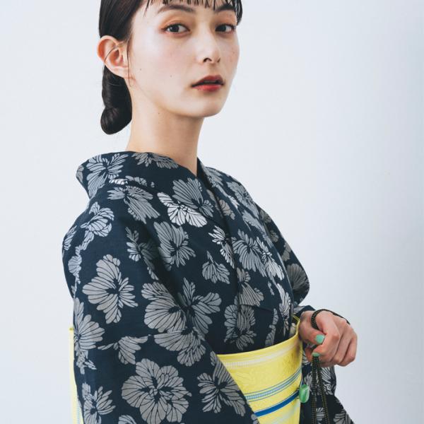 小紋　正絹　型染　梅花　笹の葉　観世水　楓　菖蒲　着物　074tz 手染め型染浴衣 縦ラインに流れる小川に菖蒲が着姿をキレイに魅せる