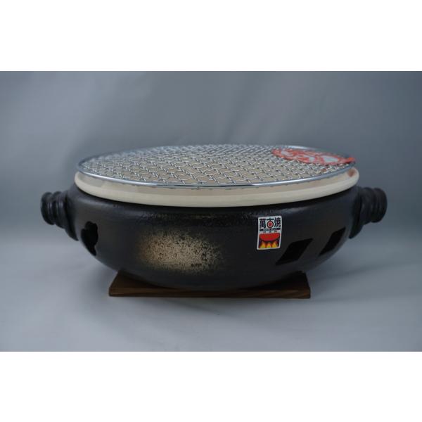 サイズ:φ27.5×H11cm日本製　萬古焼水コンロは、ご家庭で簡単、手軽に炭火の味を楽しめます。炭火は燃焼ガスに水分が少なく、じわじわとまんべんなく火を通すことが出来ます。また、炭と陶器から出る遠赤外線は食品を内部から熱してくれ、食材の美...