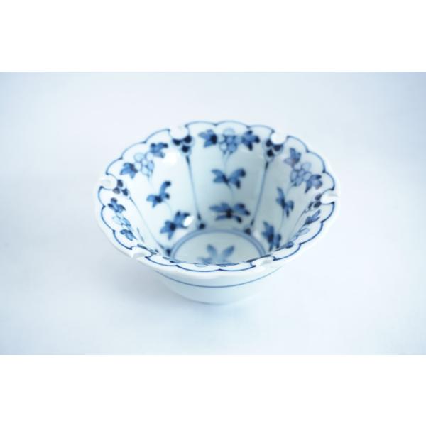 割草花兎紋　雪輪小付　波佐見焼　日本製　小鉢　可愛い　うさぎ柄　和食器