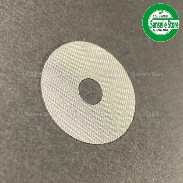 クボタ 燃料コック用のフィルターです。【サイズ】外径：21.5mm内径：5.5mm厚さ：0.2mm【お願い】写真画像より形状、およびサイズをご確認の上、ご使用いただけるかご判断ください。ご不明な点がございましたら、お気軽にお問い合せください...