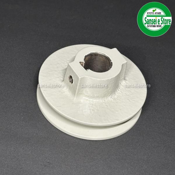 安心のメーカー純正部品単相1.5kwモーター用プーリー50hzから60hz変更の時に使用します【サイズ】外径：100mm内径：24mm　※画像にてご確認ください【適合機種】サタケ　ネオライスマスターTRZ250 TRZ300NRZ350 N...