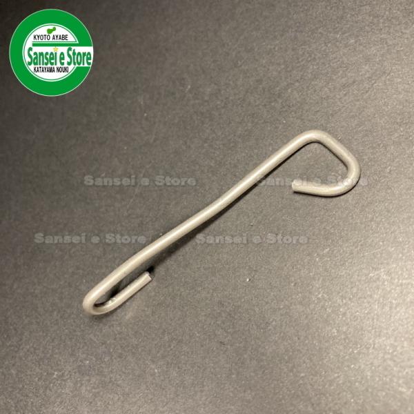 苗クリーナーは苗をつまらなくする効果があります。爪の間に苗がつまり、植え付け姿勢が乱れた時などに有効です。8条植え用■部品番号PR201-9390-0※純正品番で適合確認お願いします。取扱説明書の消耗品の欄に記載してあります。※取扱説明書は...