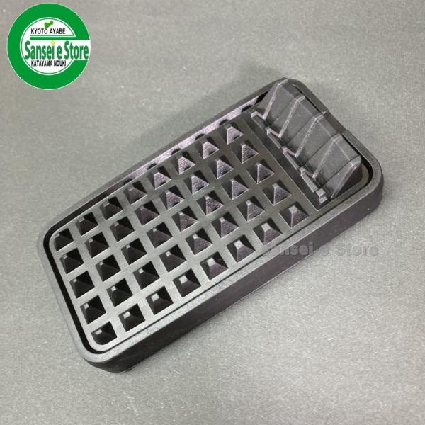 クボタトラクター用ブレーキ/クラッチペダルのゴムカバー1個単位での販売になりますので必要数お買い求め下さい。■サイズ画像にてお確かめ下さい。■適合型式クボタトラクターの多くの機種に使用されています。アステブルスターキングブルグランビアボーイ...