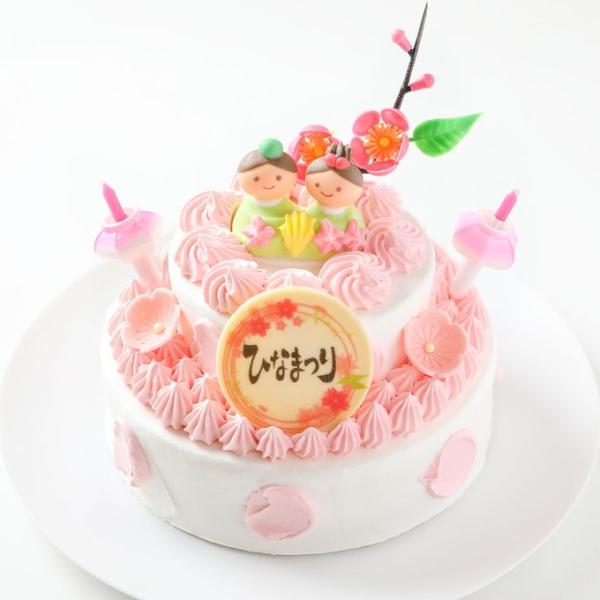 苺のデコレーションケーキを２段重ねた豪華なひな祭りケーキ、雛祭りのお祝い、初節句のプレセントに。ふんわりスポンジ生地と北海道産純生ブレンドのホイップクリームを使いイチゴのスライスをサンドしたケーキです。ピンクのクリームはホイップクリームにイ...