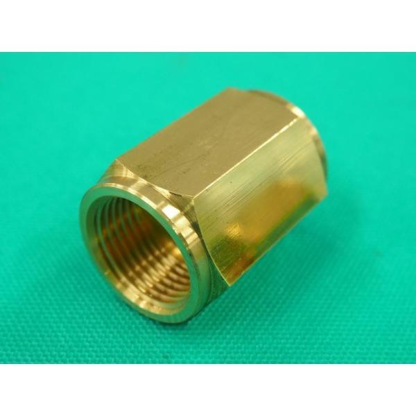 関東式オスネジのボンベと関西式オスネジ調整器を接続するためのアダプター用途　酸素　他サイズ　入口　W22-14右　出口 W23-14右