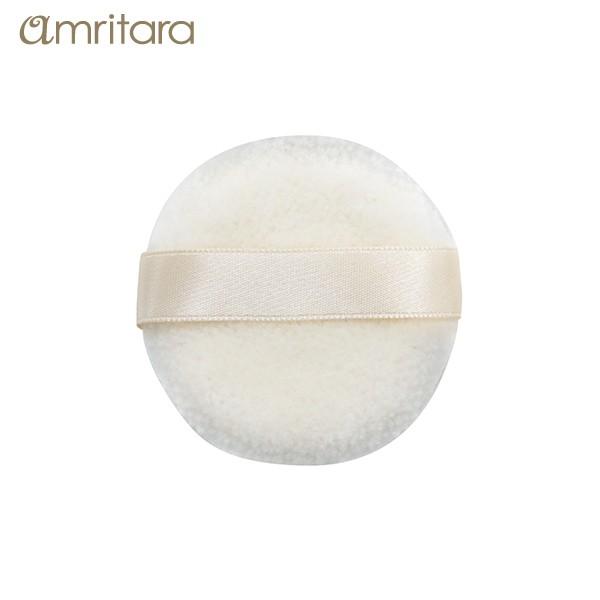 オーガニックコットンで作られたパフ。肌に触れる物への優しさを追求した、アムリターラならではのこだわりです。お肌への優しさと、ちょうどよい粉の付き具合を考え、毛足の長さやパフの厚みを調整。オーガニックコットンでできているから、ふんわりと柔らか...