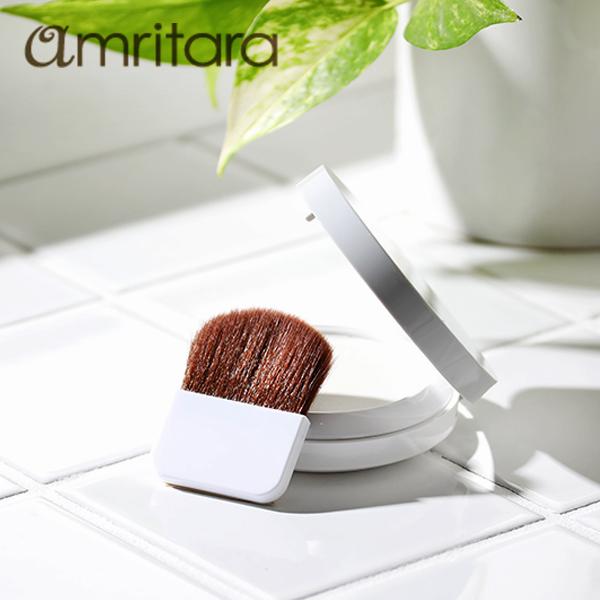 メイク直しや、さらっと使いたい時に。肌当たりの優しい、コンパクト用ブラシ。「オールライトサンスクリーンパウダー」のケースに収納できる、肌当たりの優しいミニブラシです。メイクの仕上げやメイク直しにさらっとパウダーを使いたい時におすすめです。■...