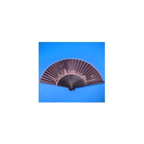 JAL 扇子 2025です。・中骨に飛行機と星のシルエットが彫られています。    ・パッケージサイズ：250×55mm 本体サイズ：半径210mm    ・扇面：ポリエステル、扇骨：竹、金具：鉄