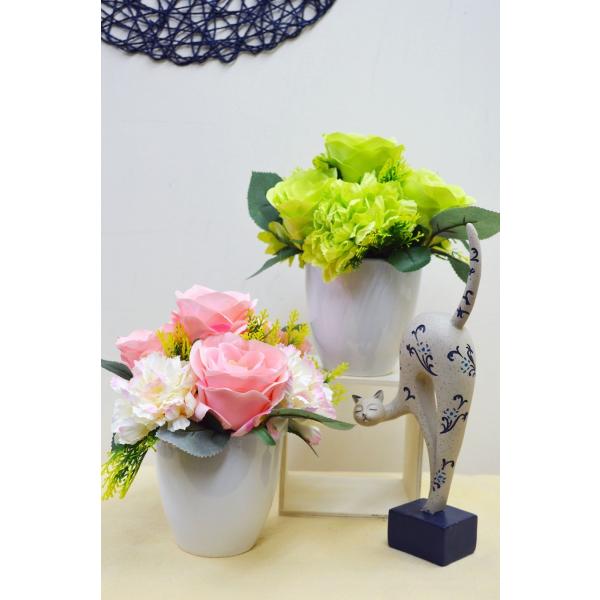 【サイズ・重さ（約）】直径20ｃｍ×高さ21.5ｃｍ　　　400ｇ【素材】花器：陶器キッチンやリビング等を明るく彩ります。ご自宅や店舗、事務所等にもお使いいただけるインテリアグリーンです。本物の植物と違って土を使わず清潔で、日当たりや水やり...