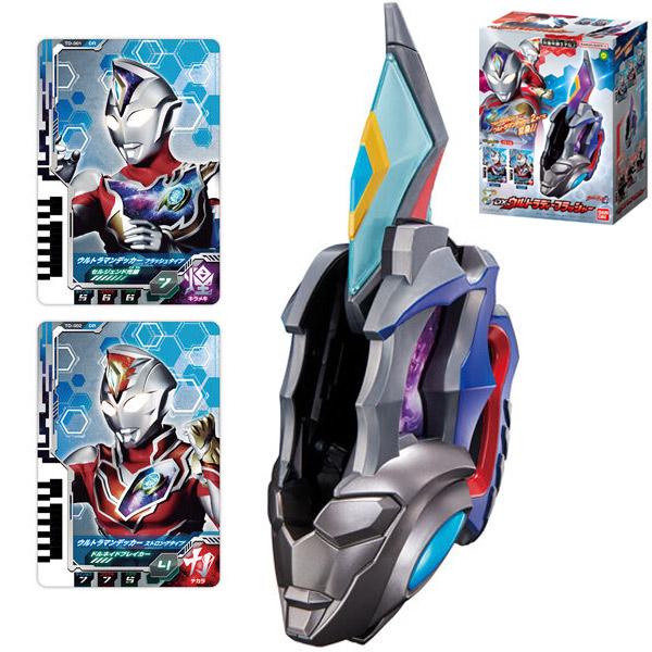 関連ワード: バンダイ ごっこ遊び なりきり遊び グッズ ウルトラマン 武器 変身アイテム おもちゃ『ウルトラマンデッカー』より、変身アイテム「DXウルトラディーフラッシャー」が登場！付属のウルトラディメンションカードを本体にセットしてバー...