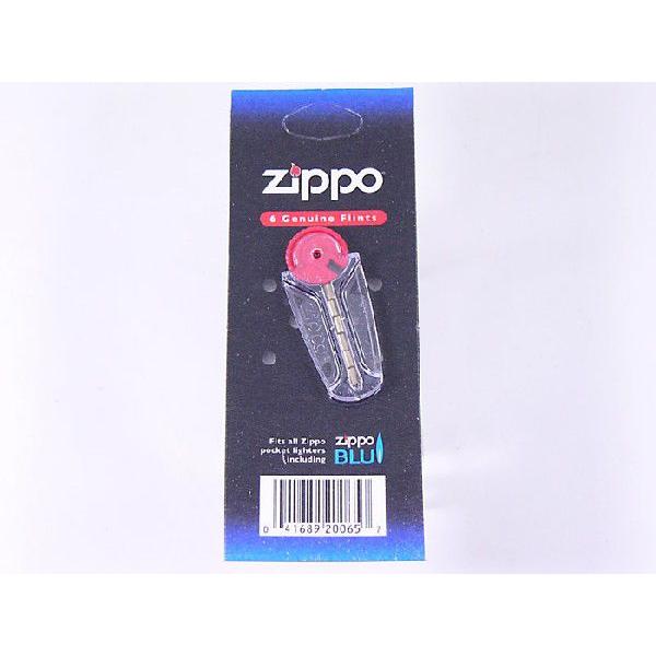 数量はタイトル参照ください。ジッポーにはこの純正の専用石をお使いください。発火石は消耗品です。交換が必要なときは、ジッポー社製純正発火石をぜひどうぞ！防水性など他の石とは違います。■商品名　Zippo オイルライター 専用石■内容量　6個入...