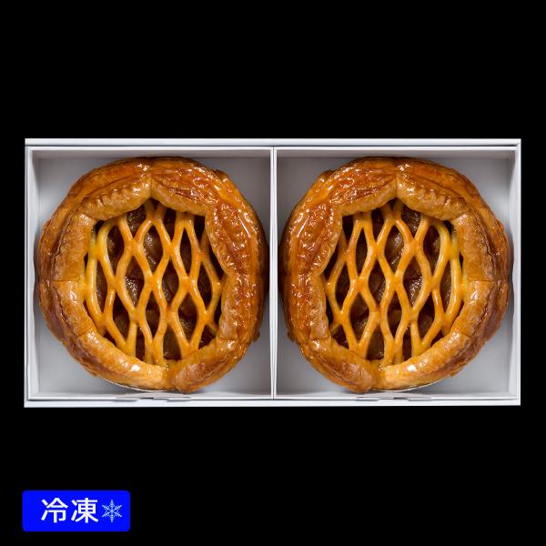 人気のアップルパイを2個セットにしました。甘く煮詰めたりんごにシナモンの風味をつけ何層にも織り込んだパイ生地で包み焼き上げたホテル伝統のアップルパイを2個セットにしました。＜内容＞　アップルパイ（直径約15cm）×2個＜賞味期限＞　　冷凍の...